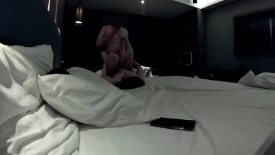 少妇特意把腿举起来让我操